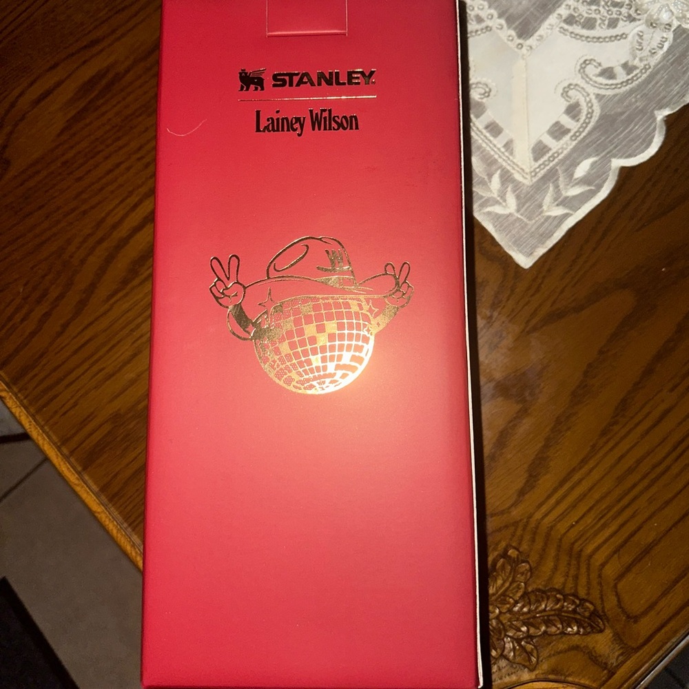 Stanley x Lainey Wilson Country Gold Quencher Tumbler H2.0 40 oz IN HAND